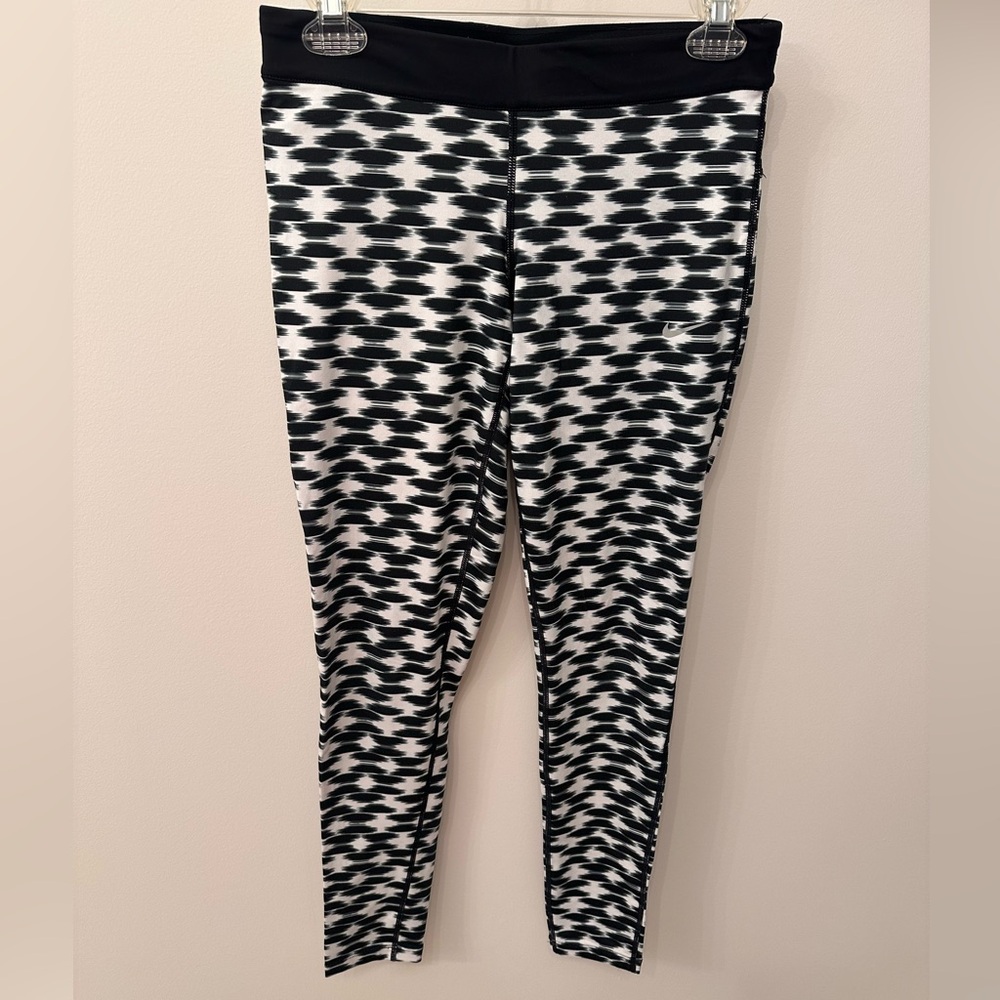 Nike Women’s Running Mid Rise Leggings - MEDIUM